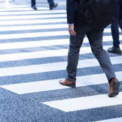 出社前の病院への立ち寄り途中でケガをした場合は、通勤災害となるのでしょうか？